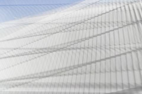 foto em longa exposição do Pavilhão da Bienal'