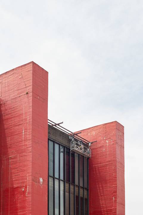 detalhe dos pilares vermelhos do MASP na Av. Paulista '