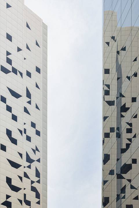 Edifício espelhado na Av. Paulista '