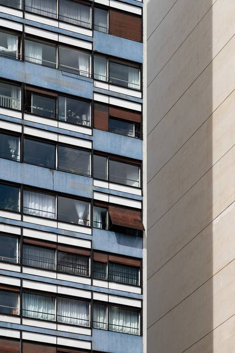 Edifício Paulicéia ao lado de empena cega'