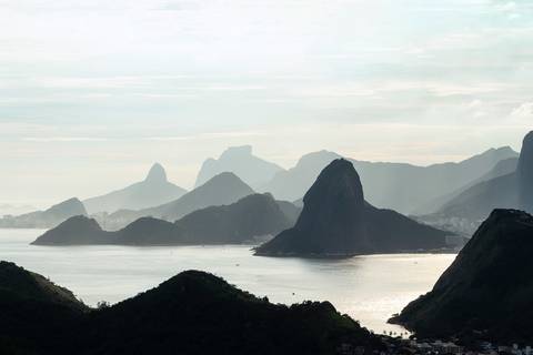 Morros do Rio de Janeiro vistos do Parque da Cidade'