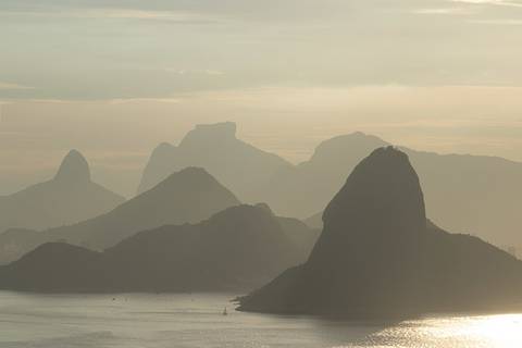 Morros do Rio de Janeiro no final da tarde '