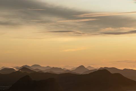 Morros do Rio de janeiro ao amanhecer'