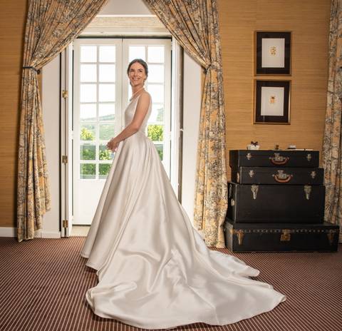 noiva com vestido de casamento - fotografia de casamento na Quinta da Pacheca'