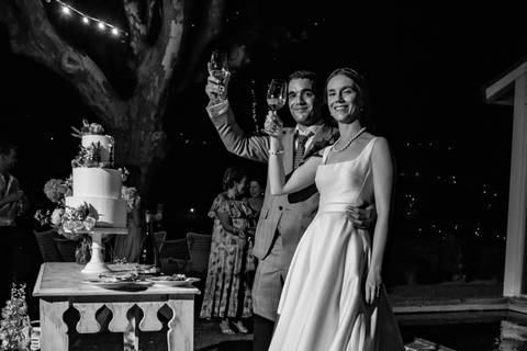 fotografia de casal de noivos a brindar - casamento na Quinta da Pacheca'