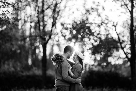 fotografia de casal a preto e branco - sessão de família em Ermesinde'
