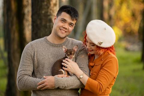 casal com animal de estimação - sessão fotográfica em Ermesinde'