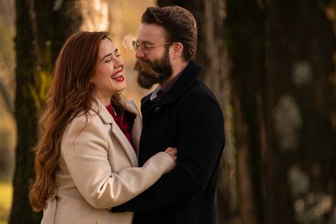 Namorada a rir-se - Sessão fotográfica de dia dos namorados, Porto'