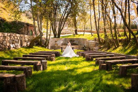 Fotografia de noiva no vestido do seu casamento'