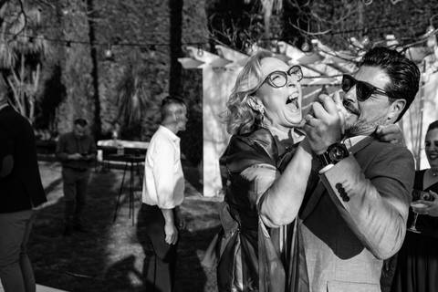 Mãe da noiva a dançar - fotografia de casamento em Ermesinde, Porto'