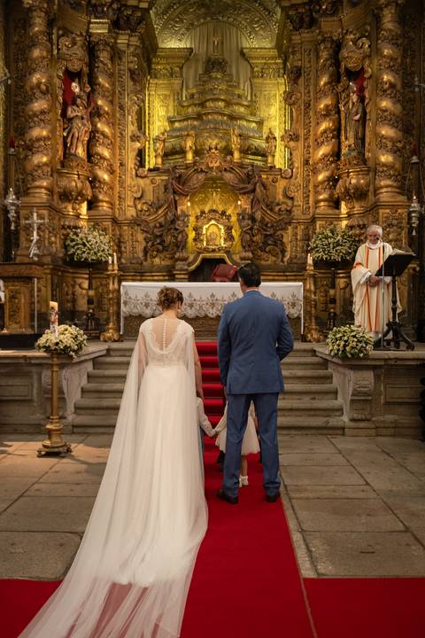 fotografia de casamento Porto - noivos em frente ao altar'