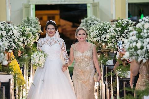 making off da noiva, noiva se arrumando, no quarto com as mães, no quarto com as irmãs , fotos do making of, fotos lindas de casamento noiva entrando no altar, festa de casamento, samara e ramon, santa cruz do capibaribe, caruaru'