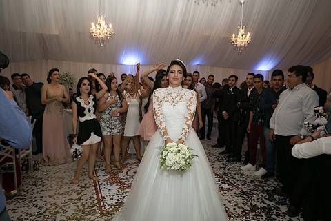 making off da noiva, noiva se arrumando, no quarto com as mães, no quarto com as irmãs , fotos do making of, fotos lindas de casamento noiva entrando no altar, festa de casamento, samara e ramon, santa cruz do capibaribe, caruaru'