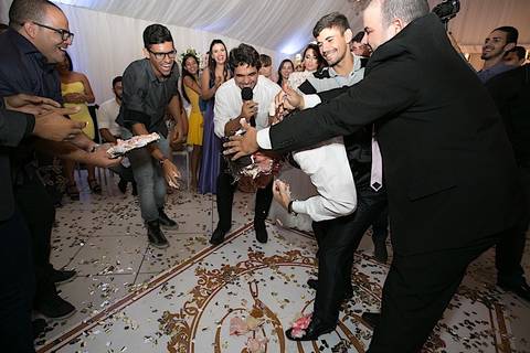 making off da noiva, noiva se arrumando, no quarto com as mães, no quarto com as irmãs , fotos do making of, fotos lindas de casamento noiva entrando no altar, festa de casamento, samara e ramon, santa cruz do capibaribe, caruaru'