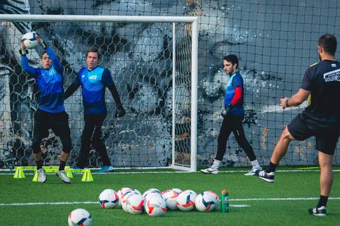 Foto treinamento de goleio de futebol da Academia do Goleiro na BR Arena Laguna'