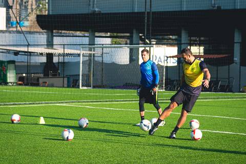 Foto treinamento de goleio de futebol da Academia do Goleiro na BR Arena Laguna'