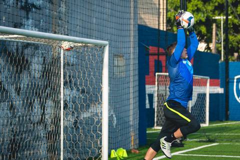 Foto treinamento de goleio de futebol da Academia do Goleiro na BR Arena Laguna'