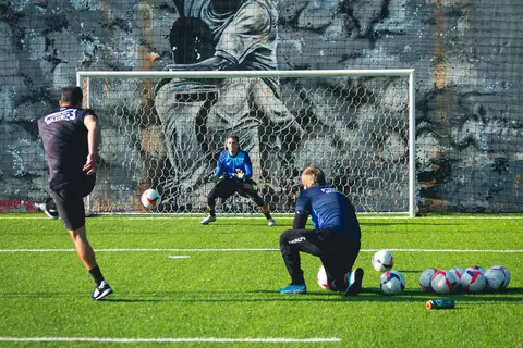 Foto treinamento de goleio de futebol da Academia do Goleiro na BR Arena Laguna'