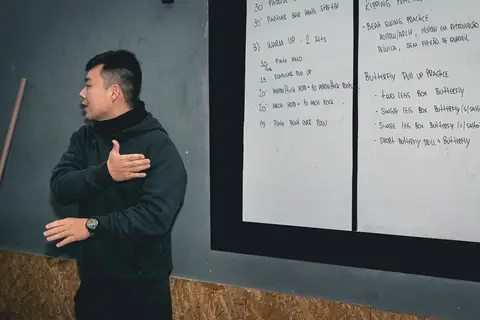 Aula técnica de Butterfly Pull Up de Crossfit no CF Tutóia.'