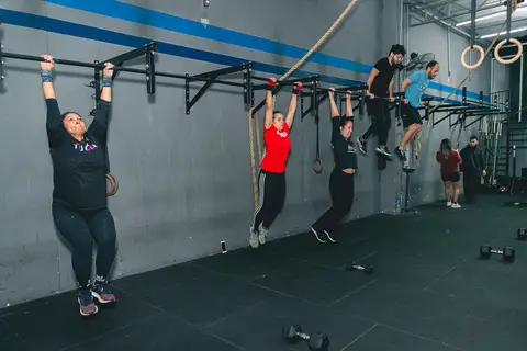 Aula técnica de Butterfly Pull Up de Crossfit no CF Tutóia.'