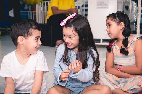 Foto de festa infantil com o tema da princesa Aurora, a bela adormecida da Disney.'