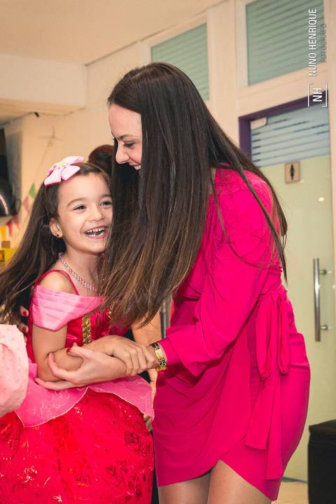 Foto de festa infantil com o tema da princesa Aurora, a bela adormecida da Disney.'