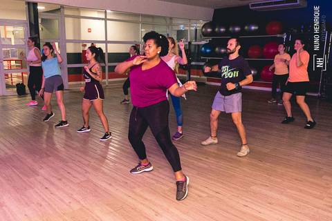 Fotos da aula de Fit Dance na Academia Inova São Caetano.'