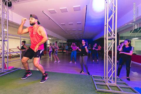 Fotos da aula de Fit Dance na Academia Inova São Caetano.'