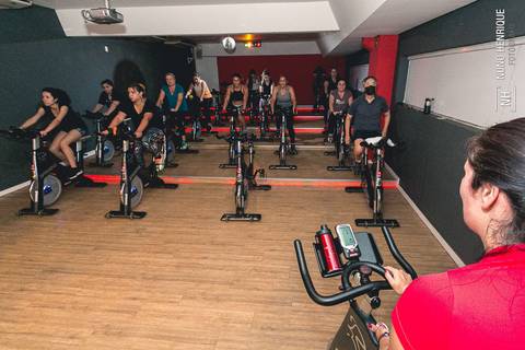 Fotos da aula de Bike na Academia Inova São Caetano.'