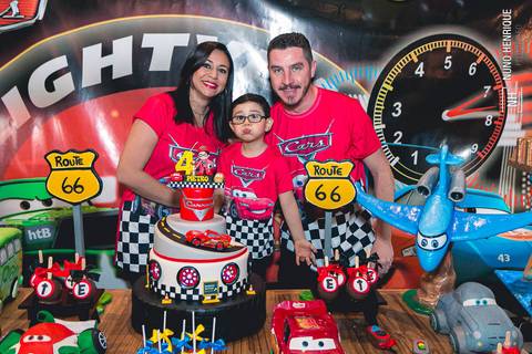 Fotos da festa de aniversário de 4 anos do Pietro Bizon no Buffet Planeta Kids, unidade Morumbi.'