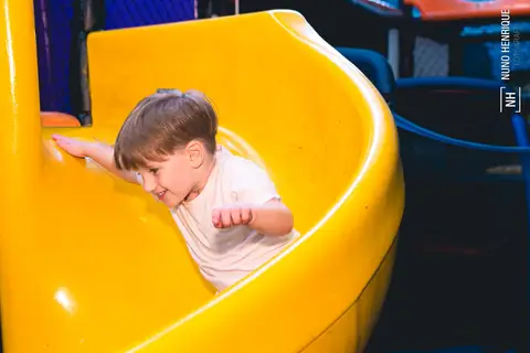 Fotos da festa de aniversário de 4 anos do Pietro Bizon no Buffet Planeta Kids, unidade Morumbi.'