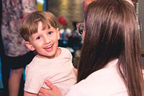 Fotos da festa de aniversário de 4 anos do Pietro Bizon no Buffet Planeta Kids, unidade Morumbi.'