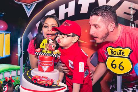 Fotos da festa de aniversário de 4 anos do Pietro Bizon no Buffet Planeta Kids, unidade Morumbi.'