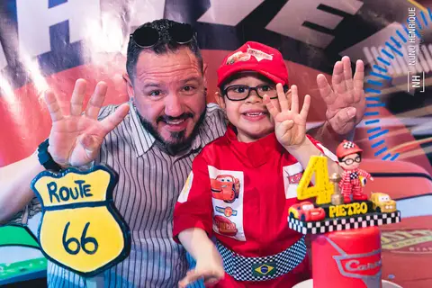 Fotos da festa de aniversário de 4 anos do Pietro Bizon no Buffet Planeta Kids, unidade Morumbi.'