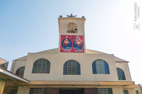 Fotografia do batizado da Maria Fernanda Silva Leite de Ponte na Paróquia Sagrado Coração de Jesus, zona sul de São Paulo.'