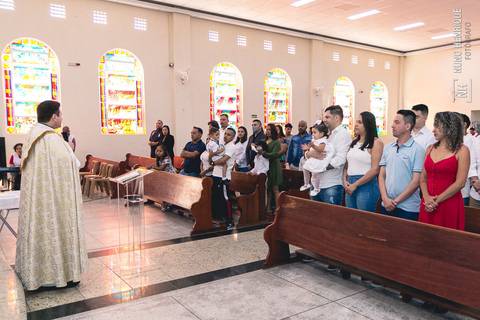 Fotografia do batizado da Maria Fernanda Silva Leite de Ponte na Paróquia Sagrado Coração de Jesus, zona sul de São Paulo.'