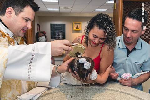 Fotografia do batizado da Maria Fernanda Silva Leite de Ponte na Paróquia Sagrado Coração de Jesus, zona sul de São Paulo.'