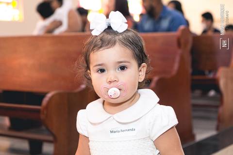 Fotografia do batizado da Maria Fernanda Silva Leite de Ponte na Paróquia Sagrado Coração de Jesus, zona sul de São Paulo.'