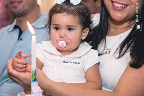 Fotografia do batizado da Maria Fernanda Silva Leite de Ponte na Paróquia Sagrado Coração de Jesus, zona sul de São Paulo.'
