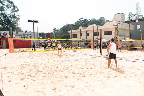 Fotos do aulão de Beach Tennis com o professor Caio Ferrari no Beach Plaay.'