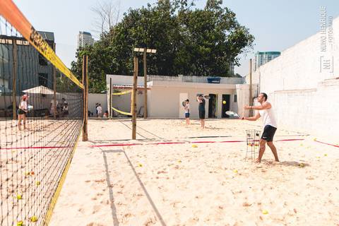 Fotos do aulão de Beach Tennis com o professor Caio Ferrari no Beach Plaay.'