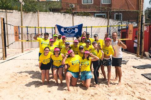 Fotos do aulão de Funcional com as professoras Fabi Fontana e Lívia Pires no Beach Plaay.'
