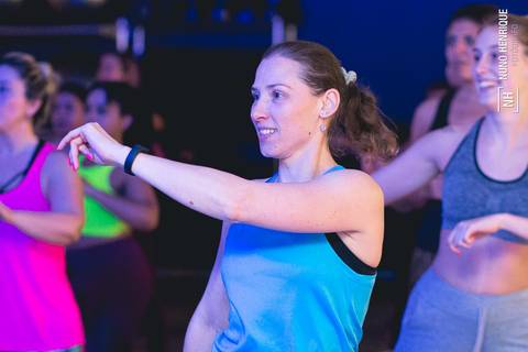 Foto evento de dança Dance Mix da Academia Inova São Caetano, com Zumba e FitDance.'