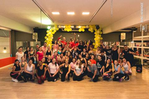 Foto evento de dança Dance Mix da Academia Inova São Caetano, com Zumba e FitDance.'