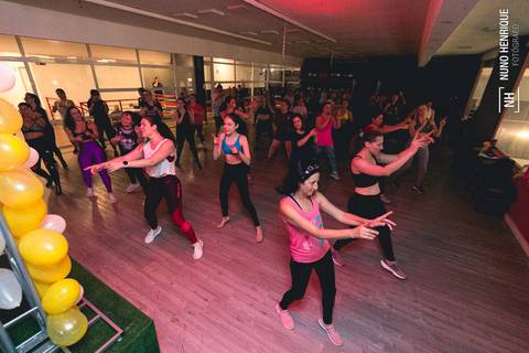 Foto evento de dança Dance Mix da Academia Inova São Caetano, com Zumba e FitDance.'