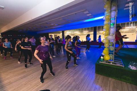 Foto evento de dança Dance Mix da Academia Inova São Caetano, com Zumba e FitDance.'
