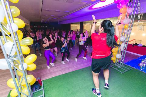 Foto evento de dança Dance Mix da Academia Inova São Caetano, com Zumba e FitDance.'