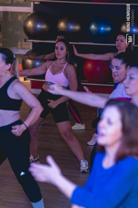 Foto evento de dança Dance Mix da Academia Inova São Caetano, com Zumba e FitDance.'