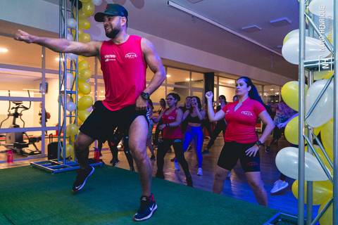 Foto evento de dança Dance Mix da Academia Inova São Caetano, com Zumba e FitDance.'