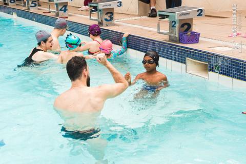 Aula de natação especial de dia das crianças na Academia Inova São Caetano.'